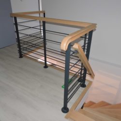 Escalier limon central debillarde, garde corps, escalier fer forge bois, ferronnier, ferronnerie Pau, Angais, 64, orthez, Tarbes
