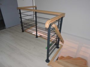 Escalier limon central debillarde, garde corps, escalier fer forge bois, ferronnier, ferronnerie Pau, Angais, 64, orthez, Tarbes