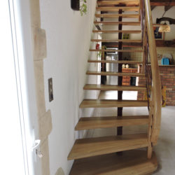 Escalier limon central rambarde en fer forge marche chene, escalier fer forge chene, ferronnier, ferronnerie Pau, Angais, 64, orthez, Tarbes