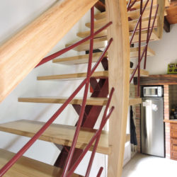 Escalier limon central rambarde en fer forge marche chene, escalier fer forge chene, ferronnier, ferronnerie Pau, Angais, 64, orthez, Tarbes